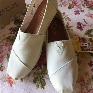 NWT Mint Green TOMS 7.5W
